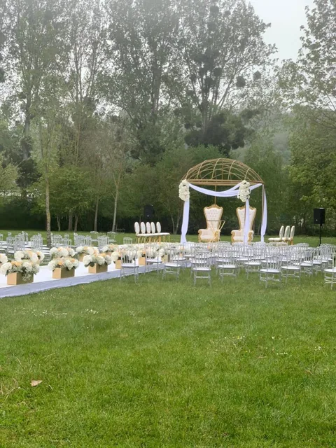 Allée de cérémonie dans le jardin