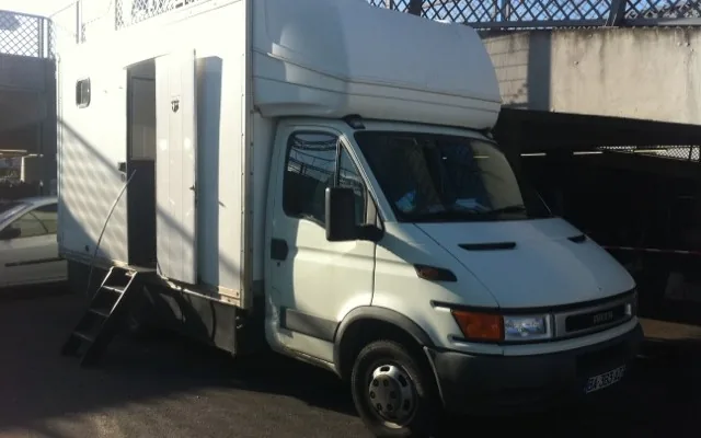 Camion loge installé sur place